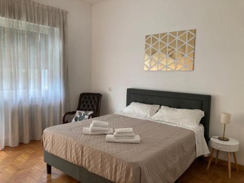 Postel nebo postele na pokoji v ubytování FAIROME Apartment 2 Pini