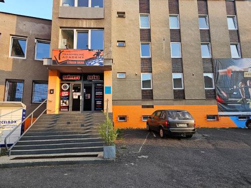 Budova, kde se aparthotel nachází