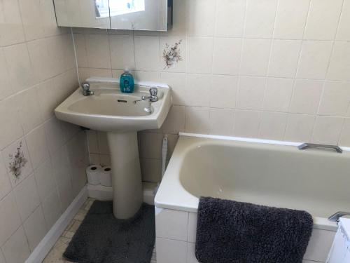 Spacious West London 2 Bedroom Apartment photo 56