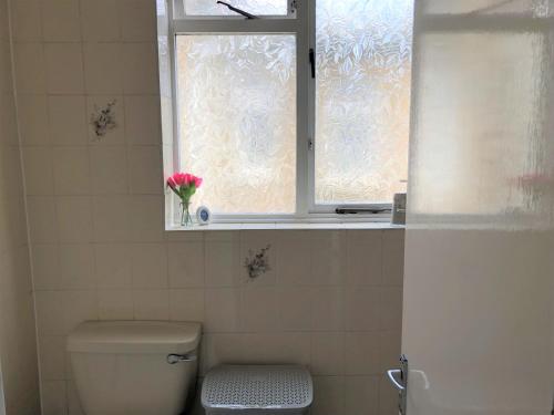 Spacious West London 2 Bedroom Apartment photo 47