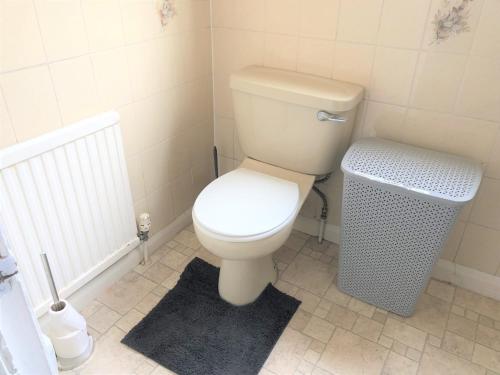 Spacious West London 2 Bedroom Apartment photo 46