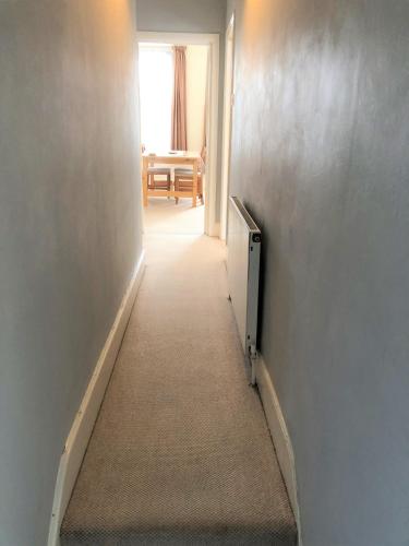 Spacious West London 2 Bedroom Apartment photo 32