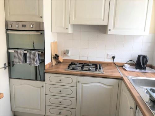 Spacious West London 2 Bedroom Apartment photo 33