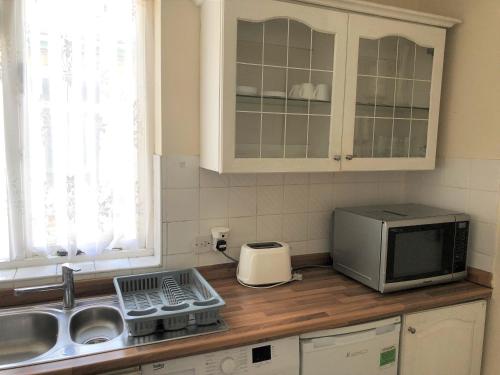 Spacious West London 2 Bedroom Apartment photo 38