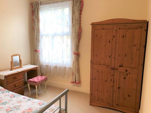 Spacious West London 2 Bedroom Apartment photo 42