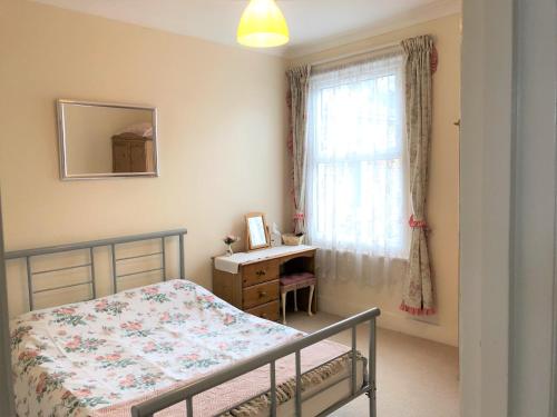Spacious West London 2 Bedroom Apartment photo 44
