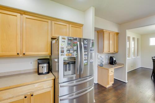 Una cocina o zona de cocina en Bothell Retreat Home Gym, Fireplace and More!