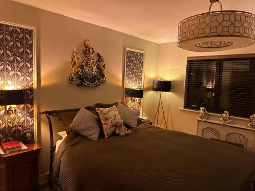 En eller flere senger på et rom på Bonshaw Grange-Riverside Country Retreat, & HotTub