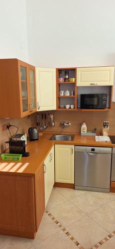 Η κουζίνα ή μικρή κουζίνα στο City center apartment Thomas No1