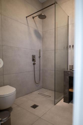 Ένα μπάνιο στο Kotinos Luxury Suites