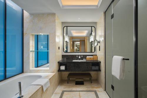 Phòng tắm tại Sheraton Shanghai Pudong Riverside