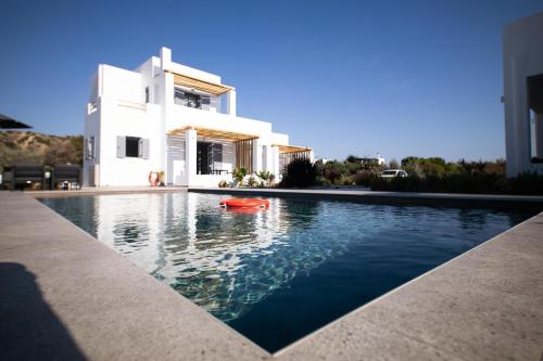 Πισίνα στο ή κοντά στο Kotinos Luxury Suites