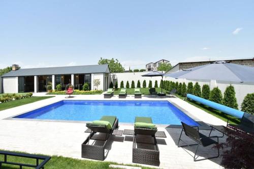 The PooL House Armenia – Photos 5