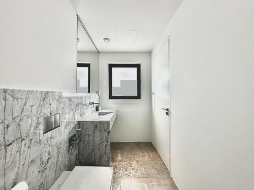 a bathroom with a sink and a mirror at Bica Vista in Lourinhã
