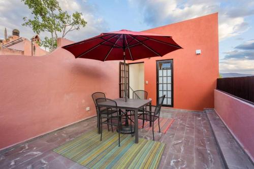 Balkoni atau teres di King Suite Casa with Rooftop in Centro San Miguel de Allende
