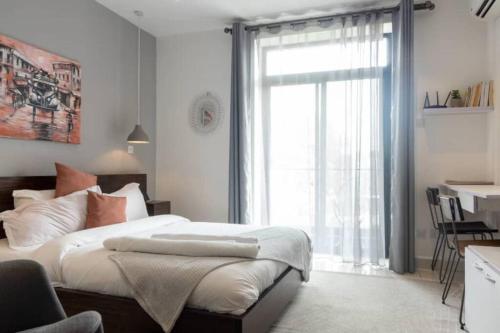 Ένα ή περισσότερα κρεβάτια σε δωμάτιο στο Lovely Studio at Embassy Gardens