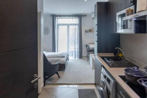 Η κουζίνα ή μικρή κουζίνα στο Lovely Studio at Embassy Gardens