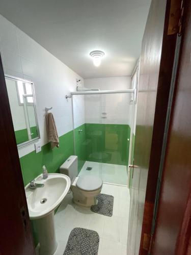 a bathroom with a shower and a toilet and a sink at Apto centro Umuarama in Umuarama