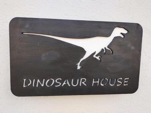 Certifikát, hodnocení, plakát nebo jiný dokument vystavený v ubytování Dinosaur House