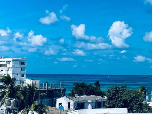 a view of the ocean from a building at Santa Catalina 404 in San Andrés