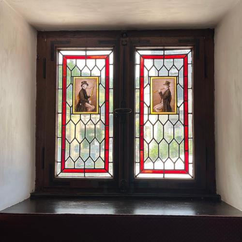 two stained glass windows with portraits of men on them at Haus Till E in Zell an der Mosel