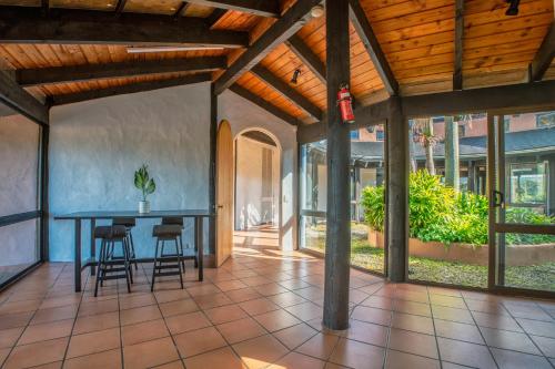 an open living room with a table and chairs at Cozy Family Life Style Villa in Riverhead