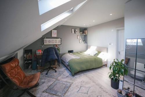 a bedroom with a bed and a desk in it at Stunning Modern 5-Bed House in Central London in London