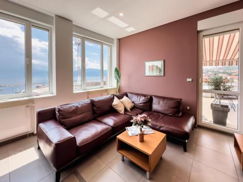 105m2 Penthouse Sea View Rijeka, free garage parking