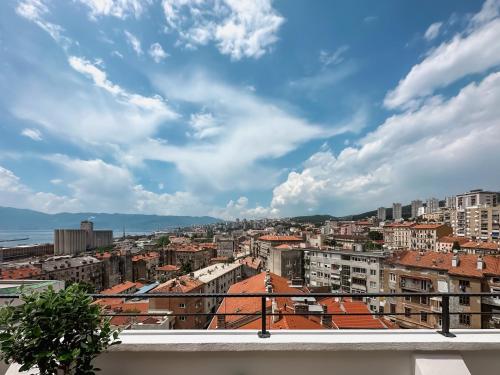 105m2 Penthouse Sea View Rijeka, free garage parking