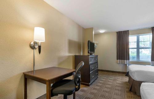 a hotel room with a desk and a bed at Extended Stay America Suites - San Jose - Edenvale - North in San Jose