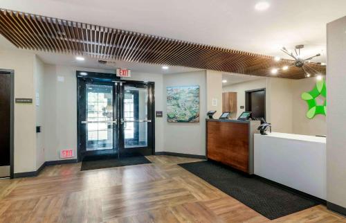 an office with a lobby with a reception desk at Extended Stay America Suites - San Ramon - Bishop Ranch - East in San Ramon