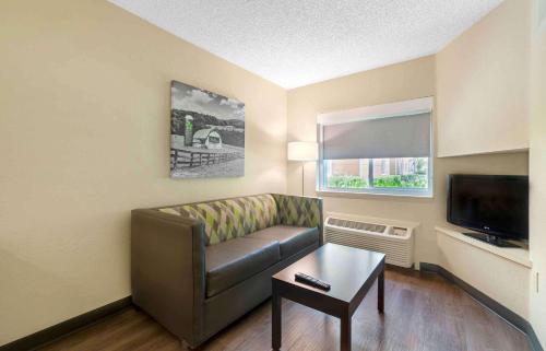 a living room with a couch and a tv at Extended Stay America Suites - San Ramon - Bishop Ranch - East in San Ramon