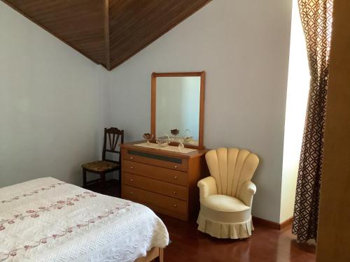 Ένα ή περισσότερα κρεβάτια σε δωμάτιο στο Casa das Camélias