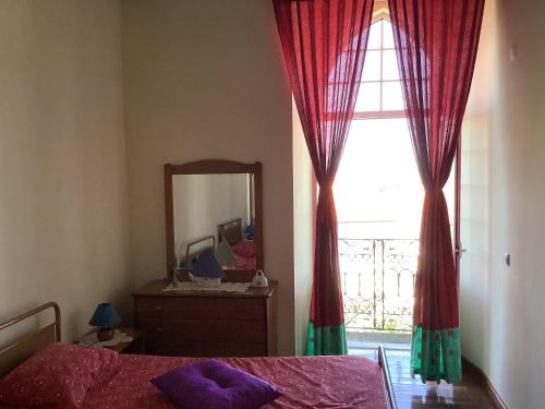 Ένα ή περισσότερα κρεβάτια σε δωμάτιο στο Casa das Camélias