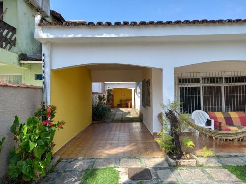 a view from the outside of a house at Casa Térrea Espaçosa Centro , Bertioga-Pertinho da Praia in Bertioga