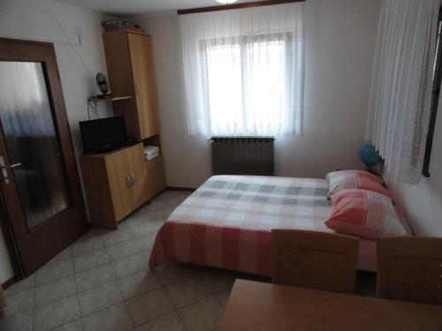 מיטה או מיטות בחדר ב-Apartma Skubin