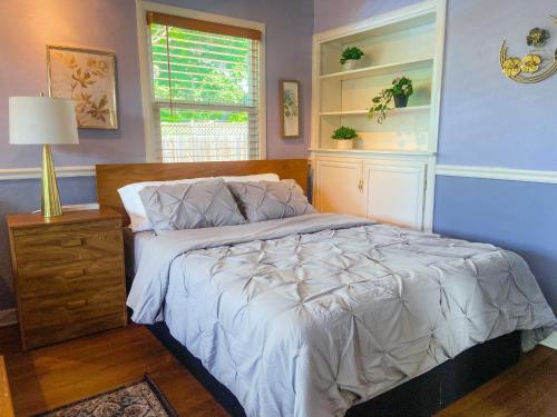 a bedroom with a large bed and a window at Private House in Sacramento. Only 2mins to Freeway! in Sacramento