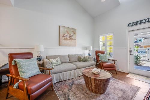 Χώρος καθιστικού στο Pirates Bay #118 The LUV Shack poolfront townhome