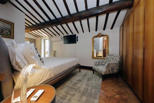 Postel nebo postele na pokoji v ubytování Rooftop SUITE - FORO ROMANO LUX