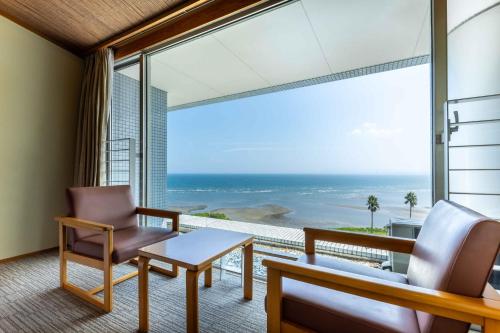 a room with a view of the ocean at Spa and Resort Hotel Solage Oita Hiji Beppuwan in Beppu