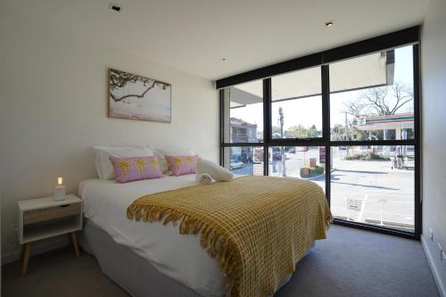 Кровать или кровати в номере lovely 1 Bedroom apt + Free parking