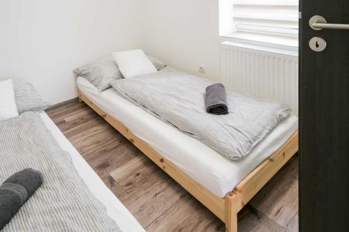 Postel nebo postele na pokoji v ubytování SárvárLAK Apartmanház