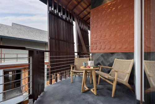 Mokko Suites Batubeligにあるバルコニーまたはテラス