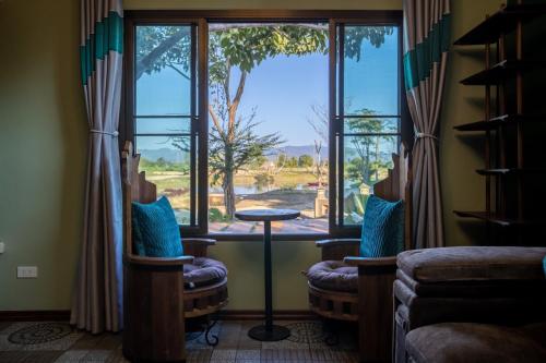 Posezení v ubytování Mana-An Lake Hill Resort มานาอันเลคฮิลล์รีสอร์ต