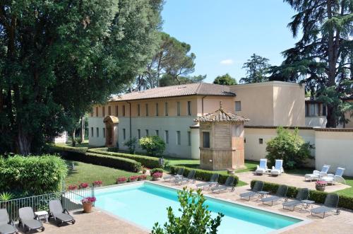 a house with a swimming pool and a gazebo at Posta Donini 1579 - UNA Esperienze in San Martino in Campo