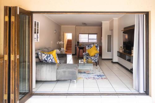 SandownにあるStunning 2 bed modern apartmentのギャラリーの写真