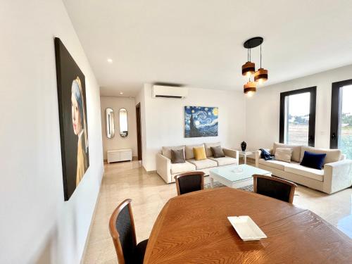 Ruang duduk di "Luxe Residence" Marsa avec Parking