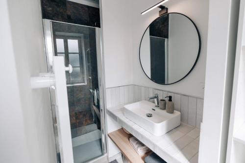 a bathroom with a sink and a mirror at Les Balcons de Kéréon in Quimper