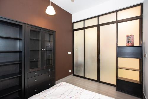a master bedroom with glass doors and a closet at Kisetsu no ie, KLCC Kuala Lumpur in Kuala Lumpur
