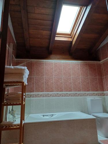 a bathroom with a bath tub and a window at Casa Rural Amazonas in Sumbilla